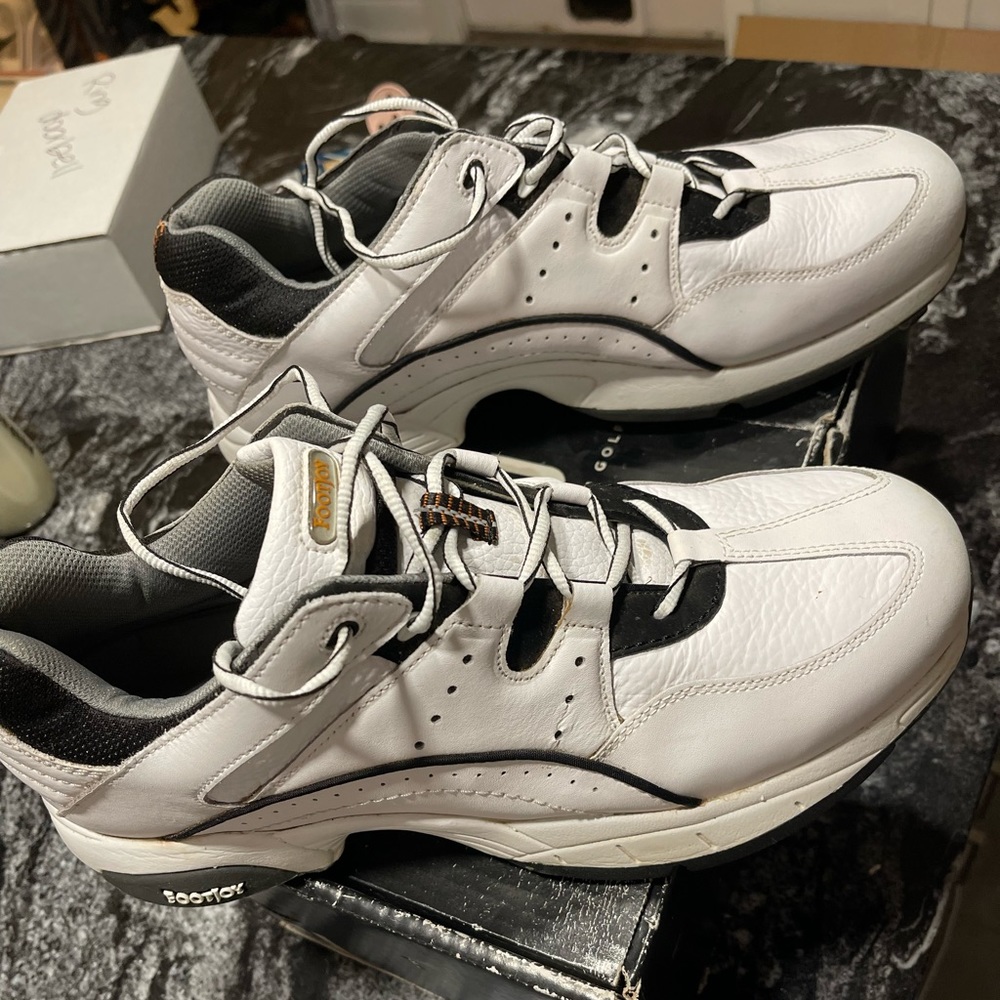 Men’s Golfing Shoes